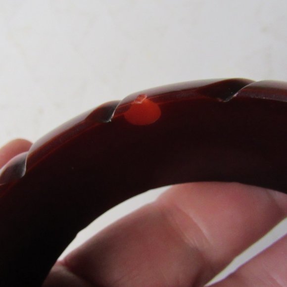 Vintage Carved Overdyed BAKELITE Bangle Tested - Picture 3 of 4